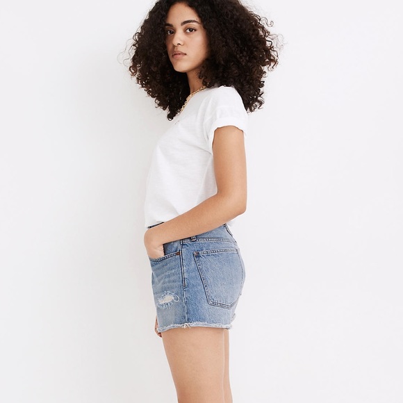 NEW Madewell Curvy Relaxed Denim Shorts in Homecrest Wash: Ripped Edition MC645 - Picture 2 of 4